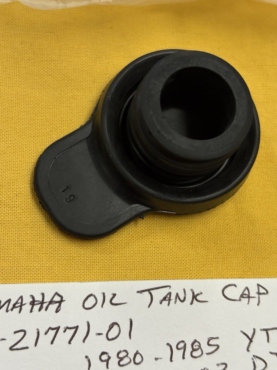 NEW OEM YAMAHA OIL TANK CAP (1T9-21771-01) RT180, DT100,DT50