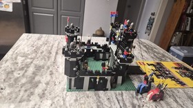 LEGO Castle: Black Monarch's Castle (6085) Extra parts! Complete w Instructions!