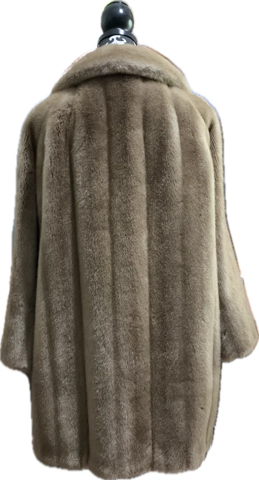 Vintage Grandella II by Sportowne Classy Faux Fur Coat 14 Golden Brown Pockets - Image 3 of 4