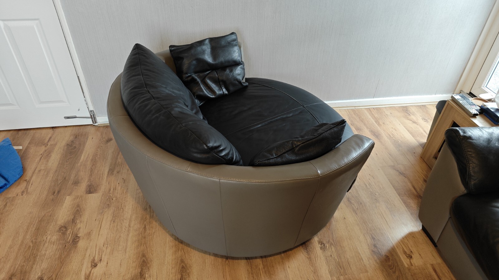 Dfs leather corner sofa (RH) + swivel chair eBay