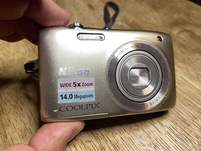 Nikon COOLPIX S3100 Compact Digital Camera 14.0Mp 5x Zoom Silver