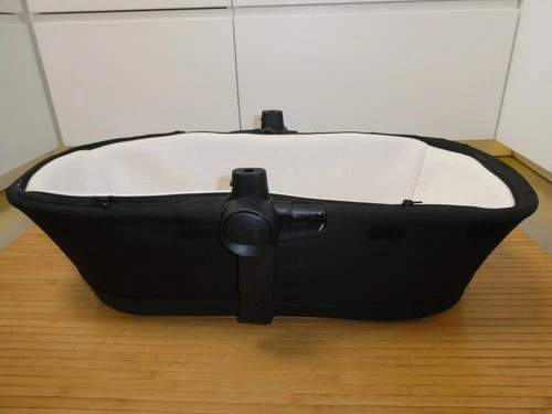 Silver Cross Pioneer/ Wayfarer CARRYCOT/ BASSINET with Liner and mattress