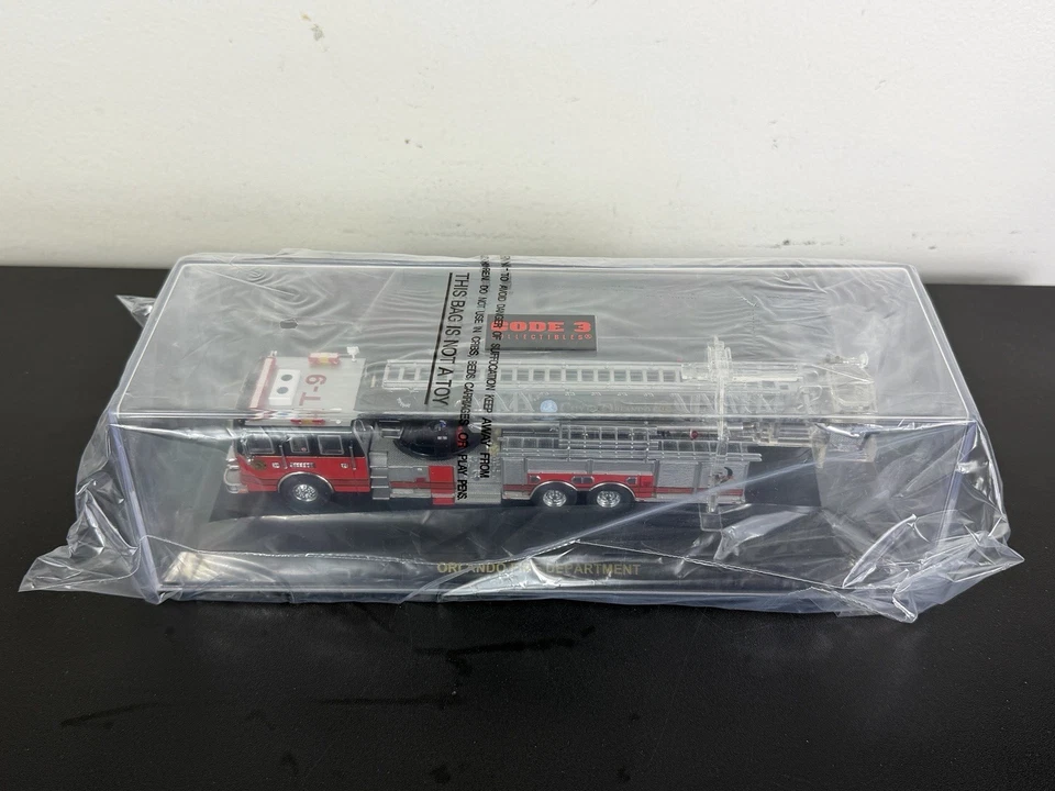CODE 3 COLLECTIBLES Orlando Fire Department Tower Ladder 9 - BRAND NEW - Image 3 of 4