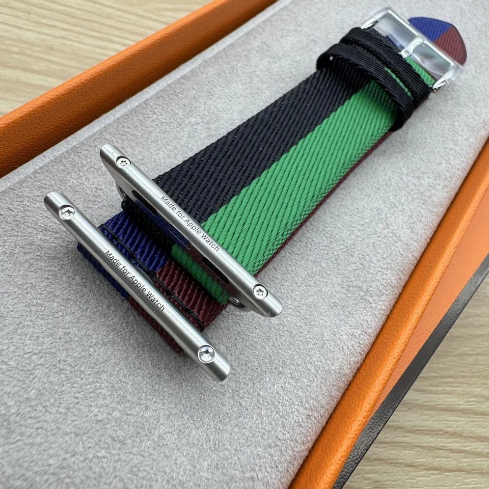 Apple Watch Hermes Cactus Correa de Salto Negro Verre Azul Rojo Usado Foto 4 de 4