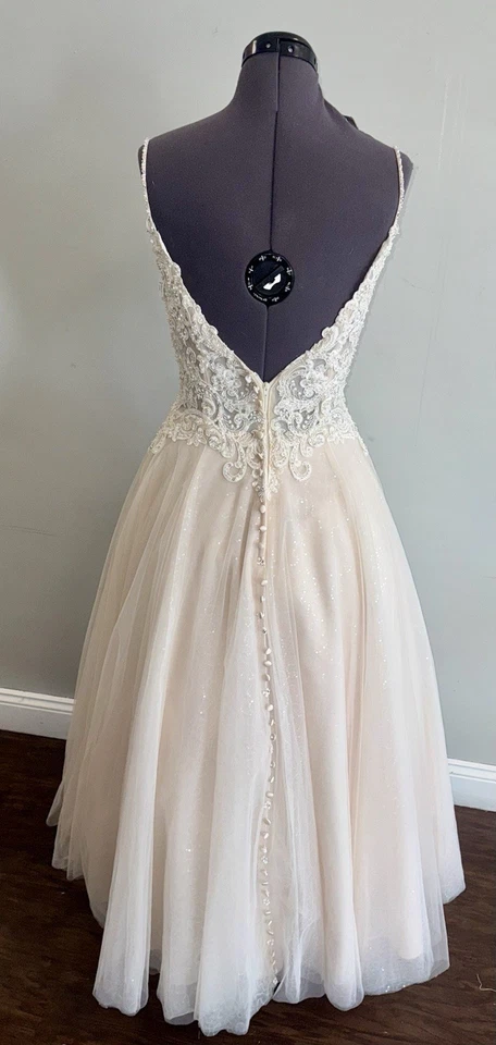 Elegante Vestido de Boda Allure Romance Crema Encaje Talla 6 Estilo 3150 Foto 4 de 4
