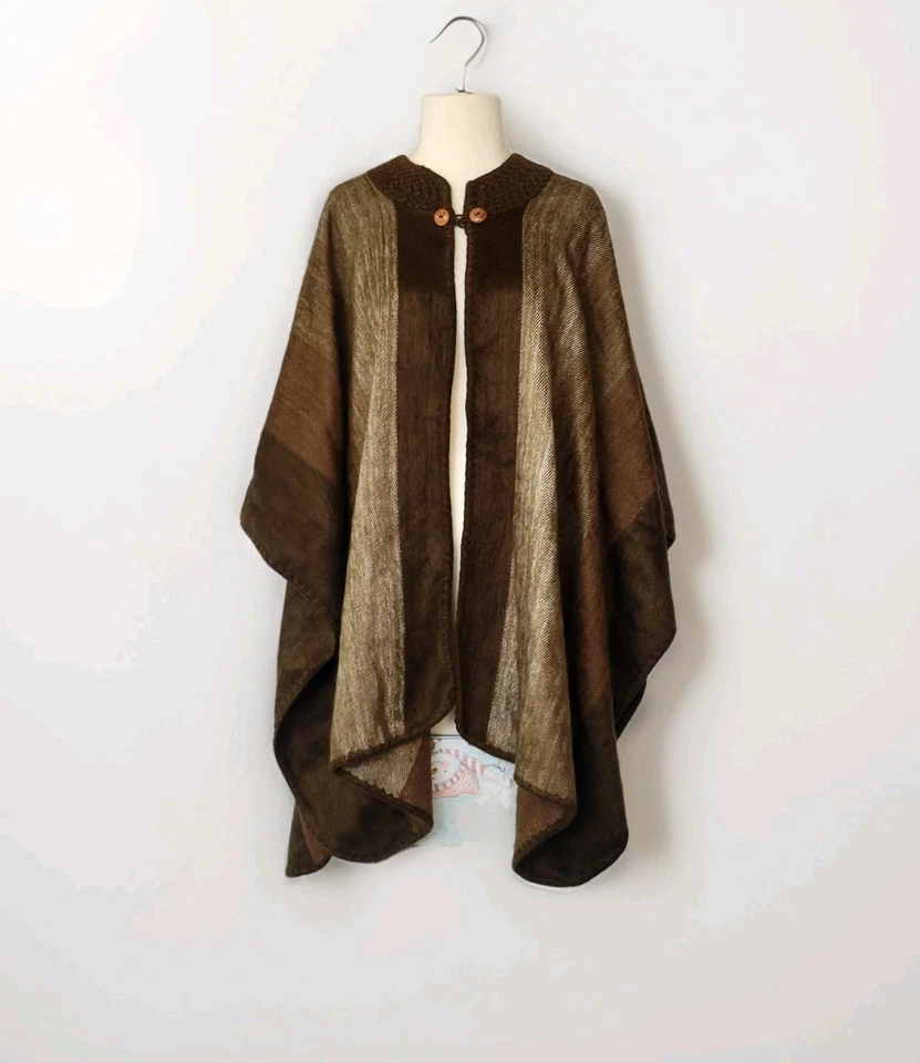 Lightweight BABY ALPACA Wool Hooded Poncho Pullover UNISEX Handmade in ECUADOR - Image 4 of 4