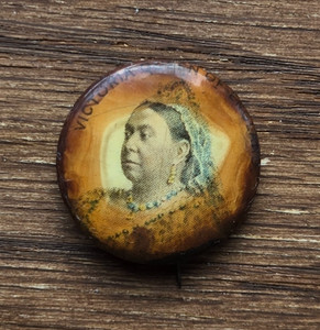 Antique 1897 Queen Victoria Celluloid Pinback Whitehead & Hoag Pepsin Gum 11/16"