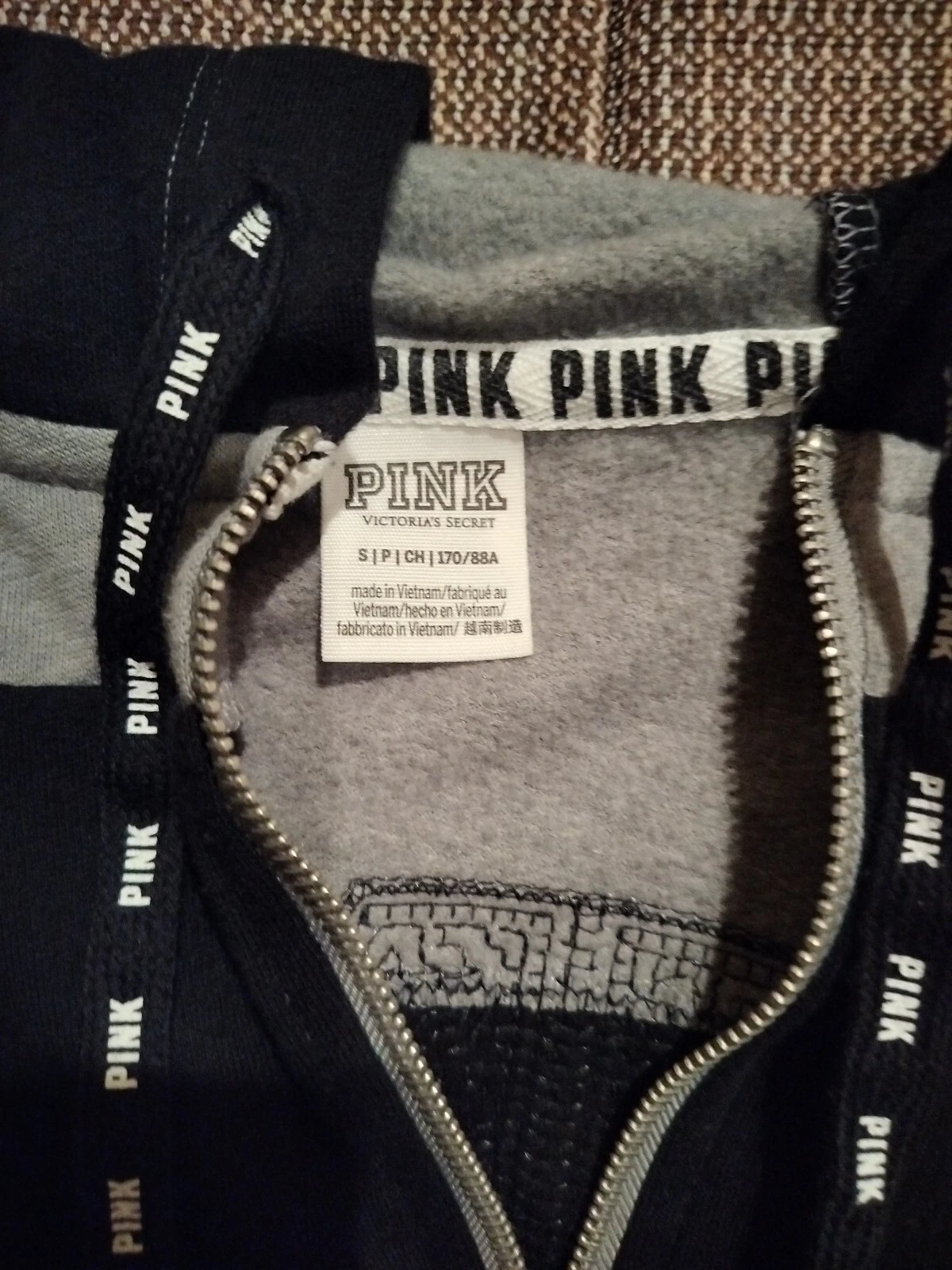 UNDERCOVER Felpa ROSA Victoria's Secret taglia small con cappuccio e zip grigio nero manica lunga