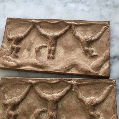 tre rare mattonelle terracotta in terracotta bassorilievo scimmie dondolanti arredo casa - Foto 2 di 7
