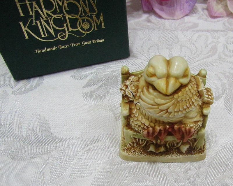 Harmony Kingdom Beak to Beak Love Birds Treasure Jests Box Figurine OO