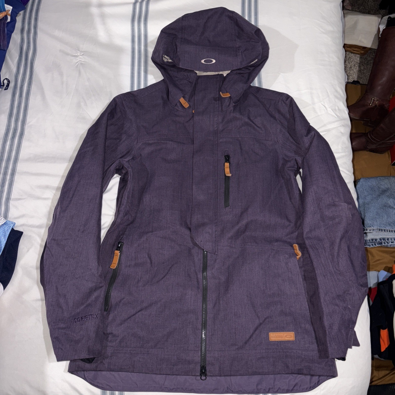 Oakley Waterproof Gore Tex Hooded Jacket with Zip Pockets Small Womens