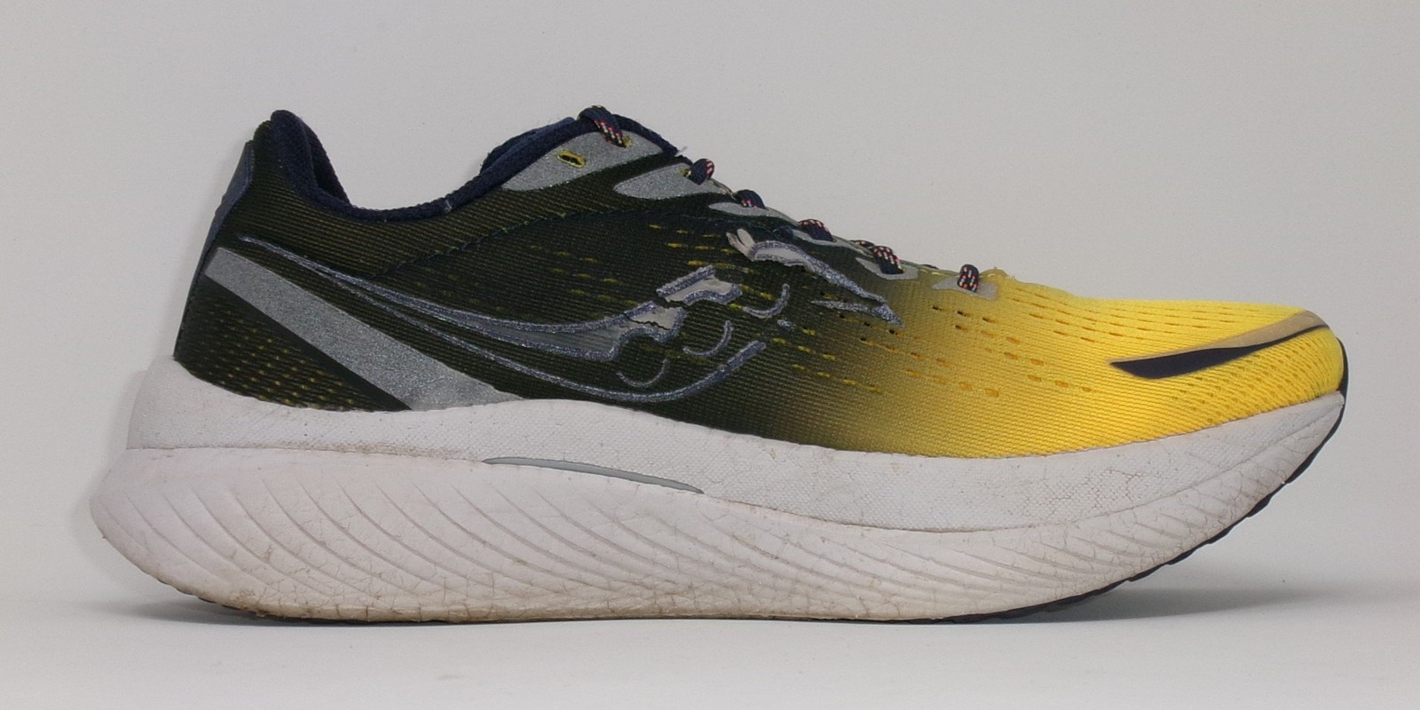 Saucony Womens Endorphin Speed 3 Shoes, Night Lite, 9 US, USED image 4