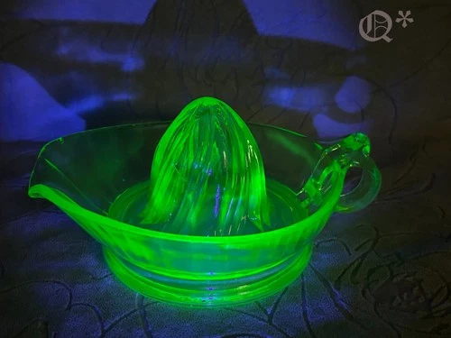 Vintage Vaseline Uranium Green Depression Glass Citrus Juicer Reamer
