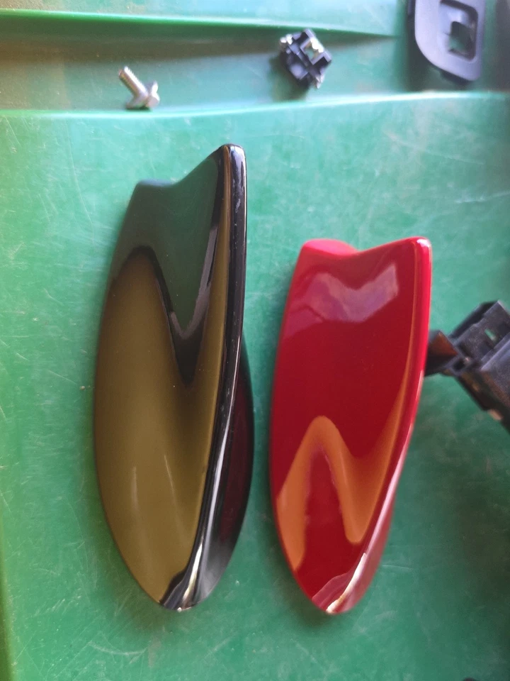 ANTENA ROOF SHARK LEXUS IS200/250/ IS350 (2014-2020) FABRICANTE DE EQUIPAMENTO ORIGINAL - Imagem 3 de 4