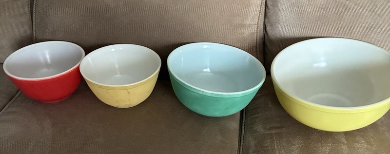 1940s Pyrex 4pc Glass Nesting Mixing Bowl Set Solid Red Yellow Green