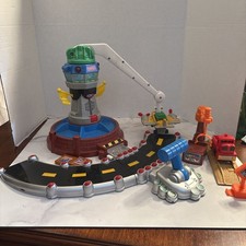 GeoTrax Functional Coastal Winds Airport Set Fisher-Price