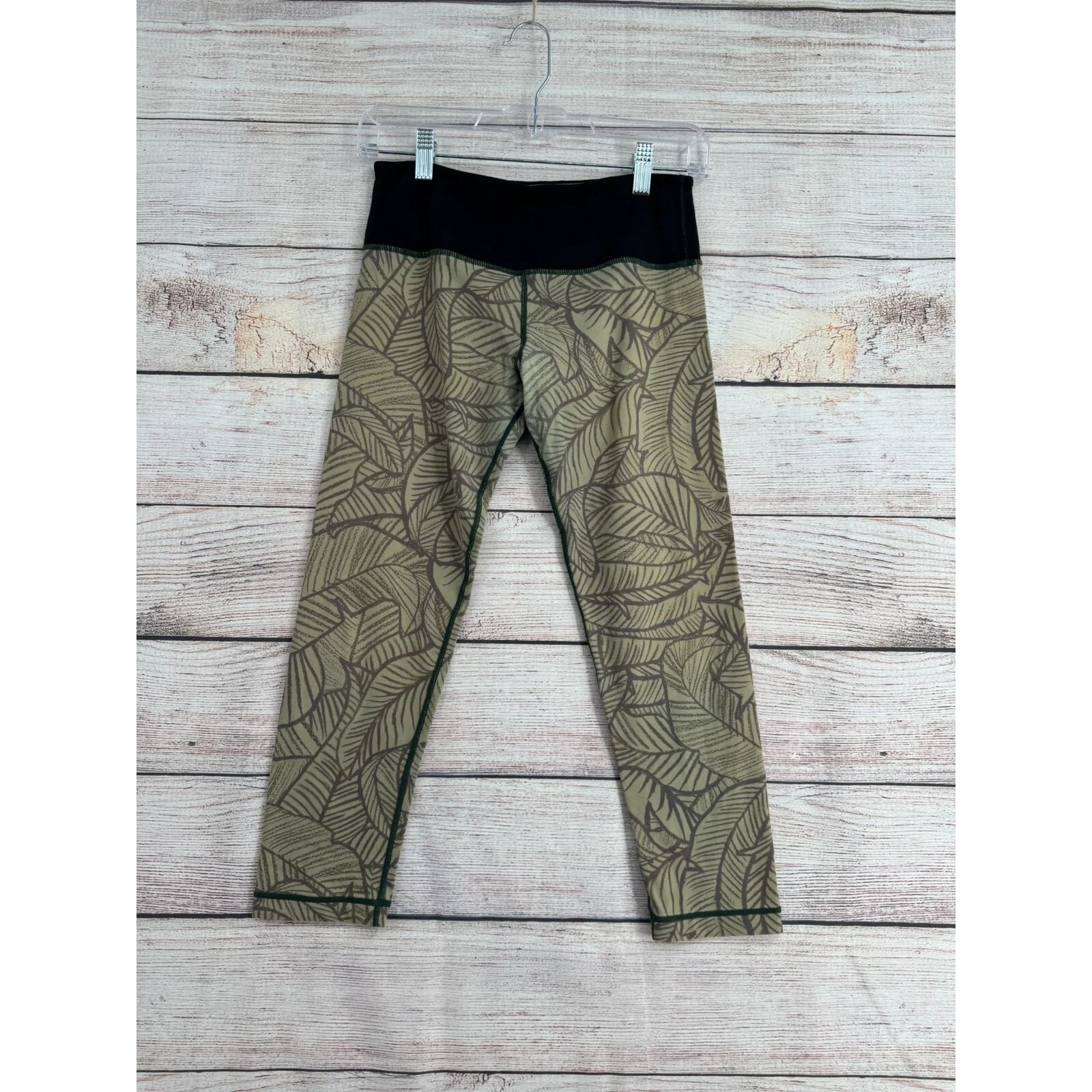 vuori leaf print crop leggings