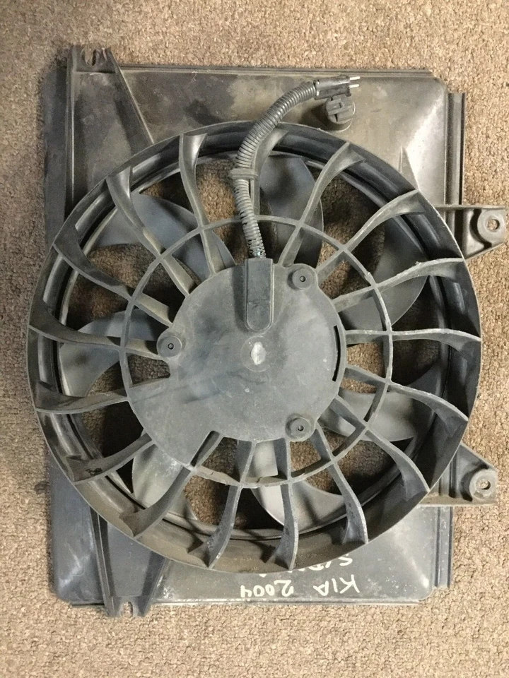 KIA SEDONA 2004 pasajero derecho aire acondicionado condensador radiador ventilador de refrigeración OEM Foto 2 de 2