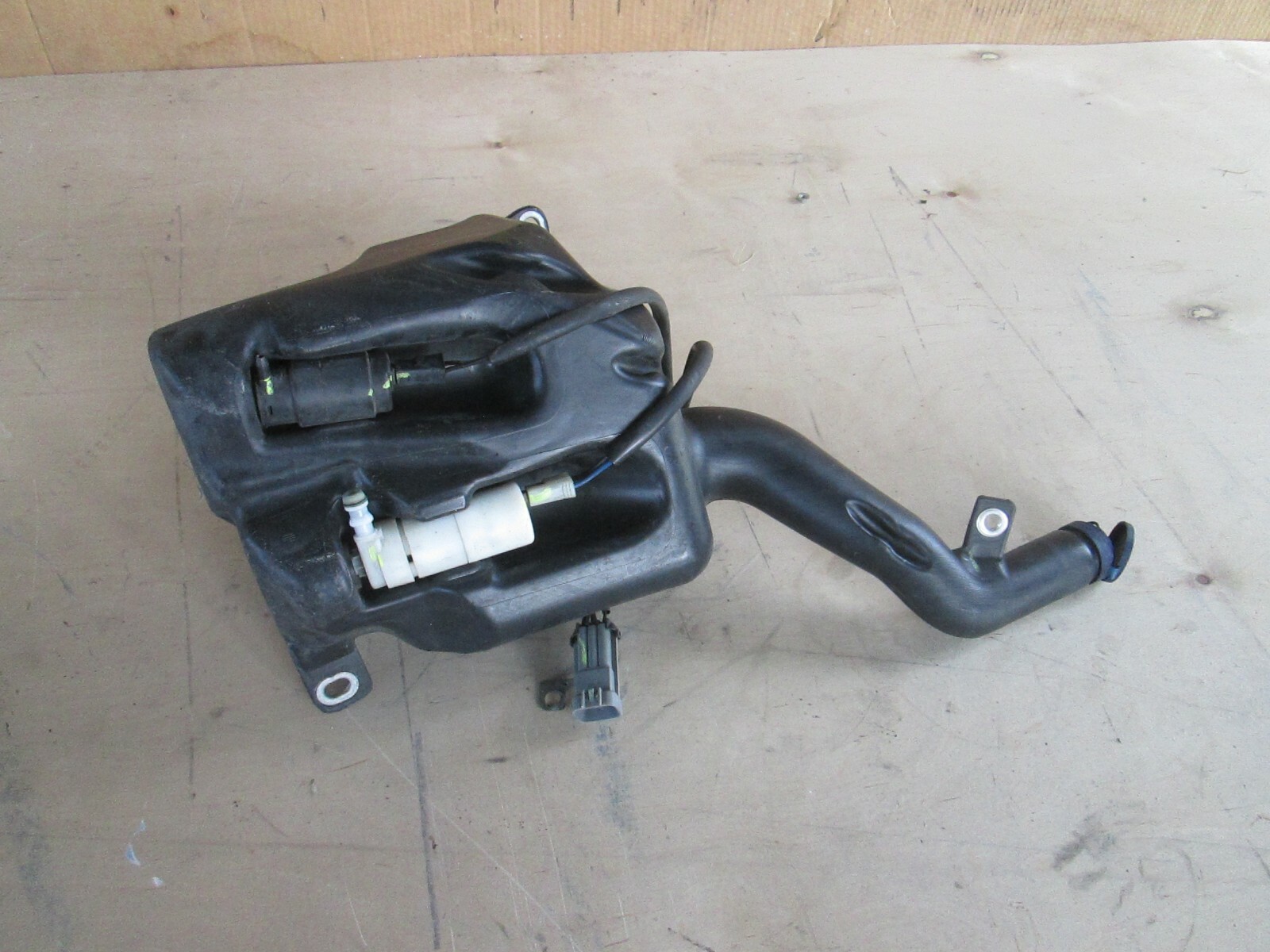 Maserati Quattroporte - Windshield Washer Fluid Reservoir # 980139432