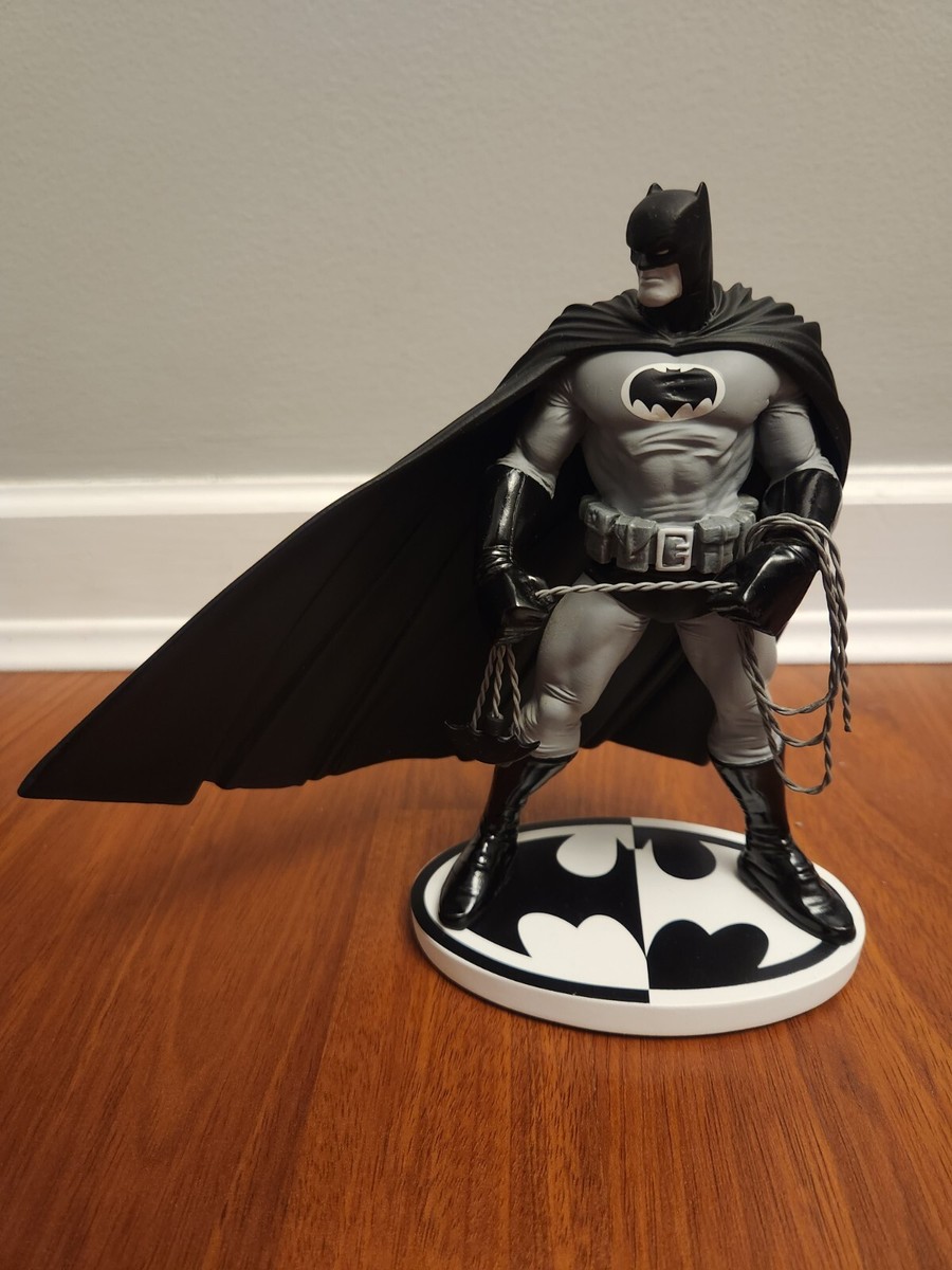 Batman Black & White Statue セカンドエディション Amazon.com: DC Collectibles Batman: Black & White: Batman by