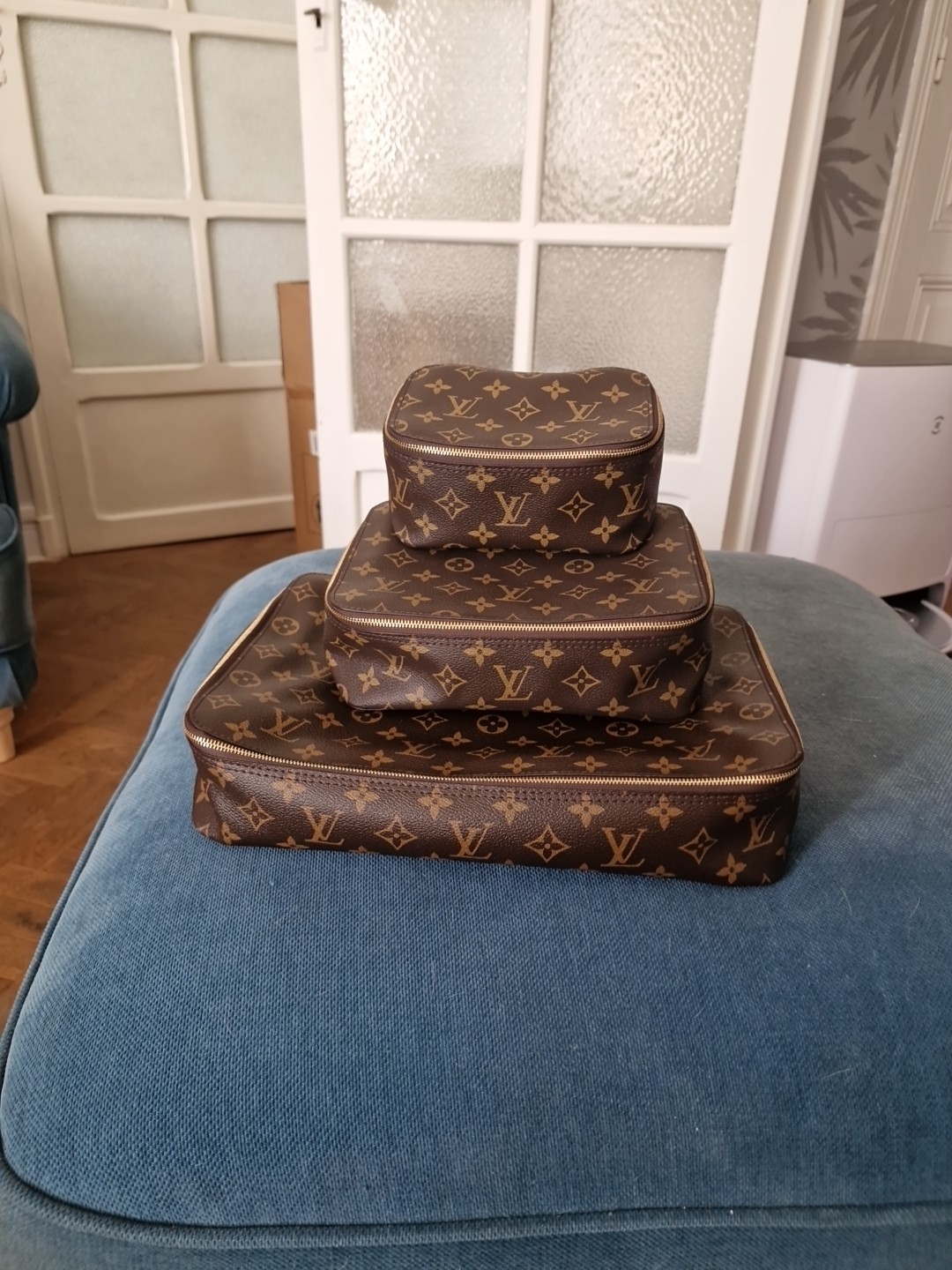 Cubes de rangement Louis Vuitton en toile monogram pour dressing chic