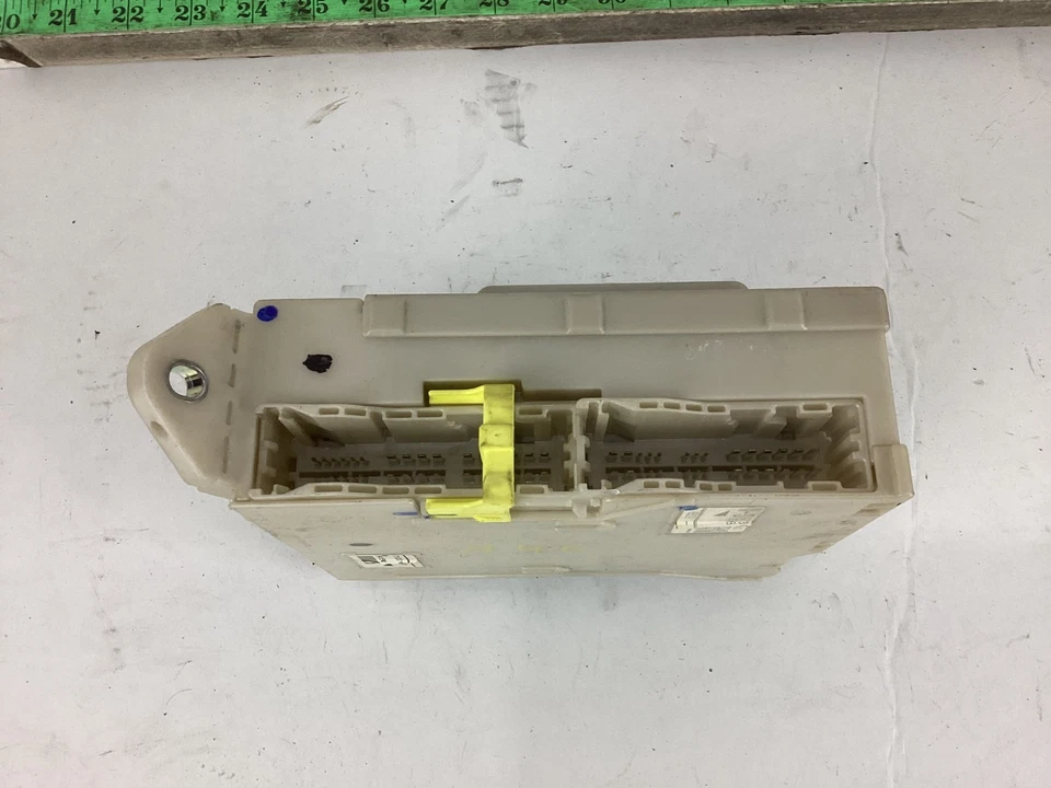 Lexus IS350 IS250 2006-2008 caja de fusibles lateral del pasajero OEM Foto 3 de 4