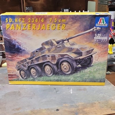 Italeri Sd.Kfz 234/4 7.5cm Panzerjaeger 1:35 Scale Model Kit 255