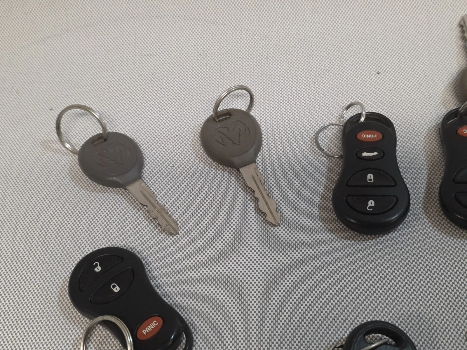 Lot OEM Dodge Chrysler Key Fobs Remotes & Cut Keys Untested Parts Repair - product detail image 4