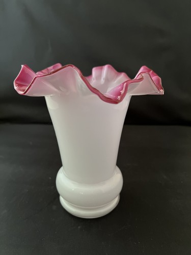 Stunning Victorian bohemian art glass ruffle crimped edge vase - Picture 12 of 12