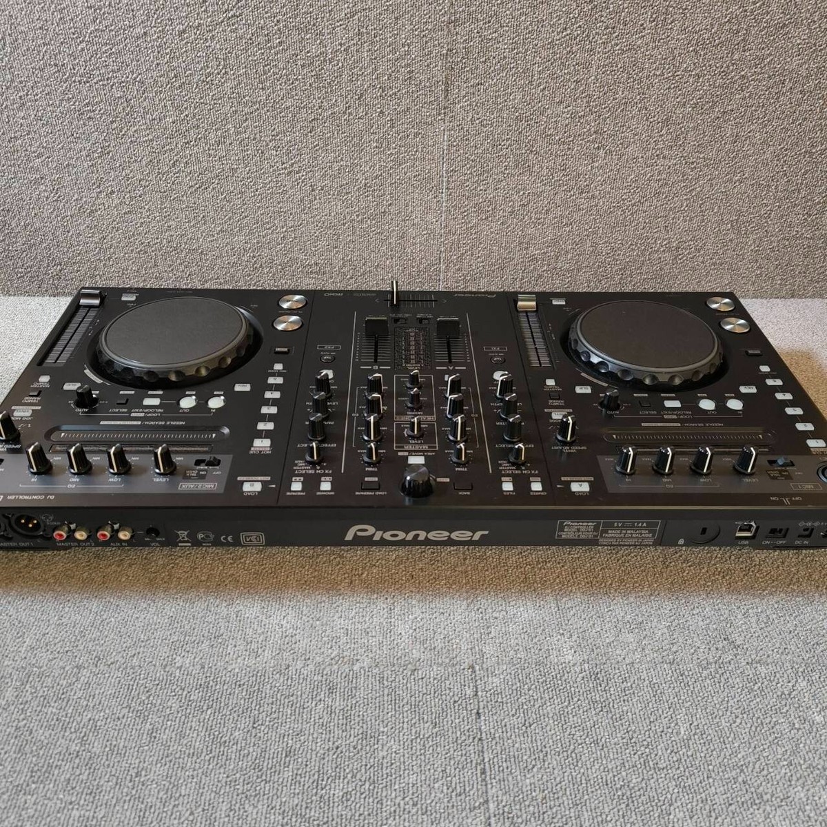 Pioneer DJ DDJ-S1 DJ Controller for Serato DJ Pro 2-Channel