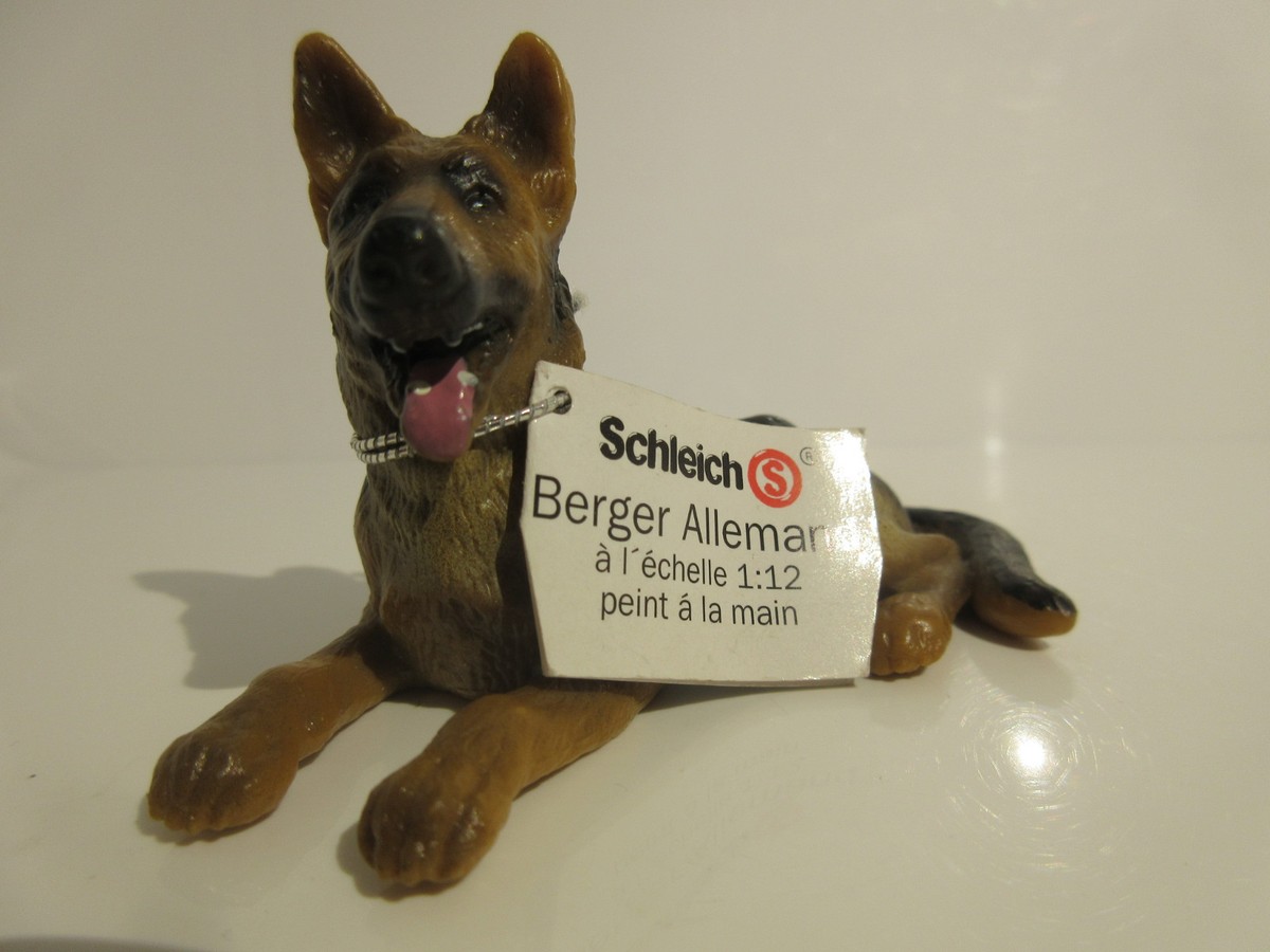 Figurine Chien Berger Allemand Couché Schleich 16301 - Avec Livret - Occasion