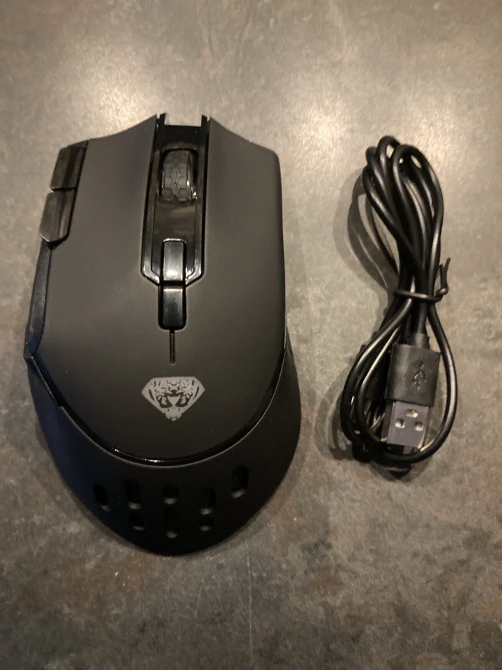 Wireless Gaming Mouse Rechargeable 9 Buttons 7 LEDs - Image 2 of 4