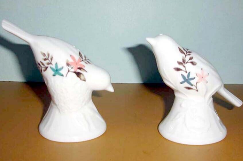 Juego de agitadores de porcelana y sal para pájaros ramitas y vid florales en relieve nuevo - Imagen 3 de 4