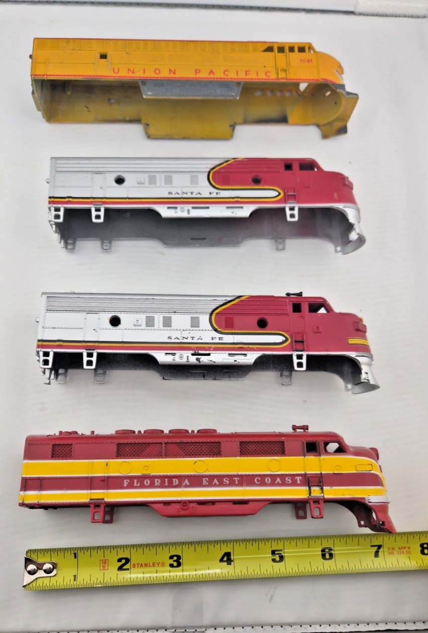Ho Train Shell VTG Lot of 4 HO Scale boxcar Train Car Shells Only very nice conditon ...