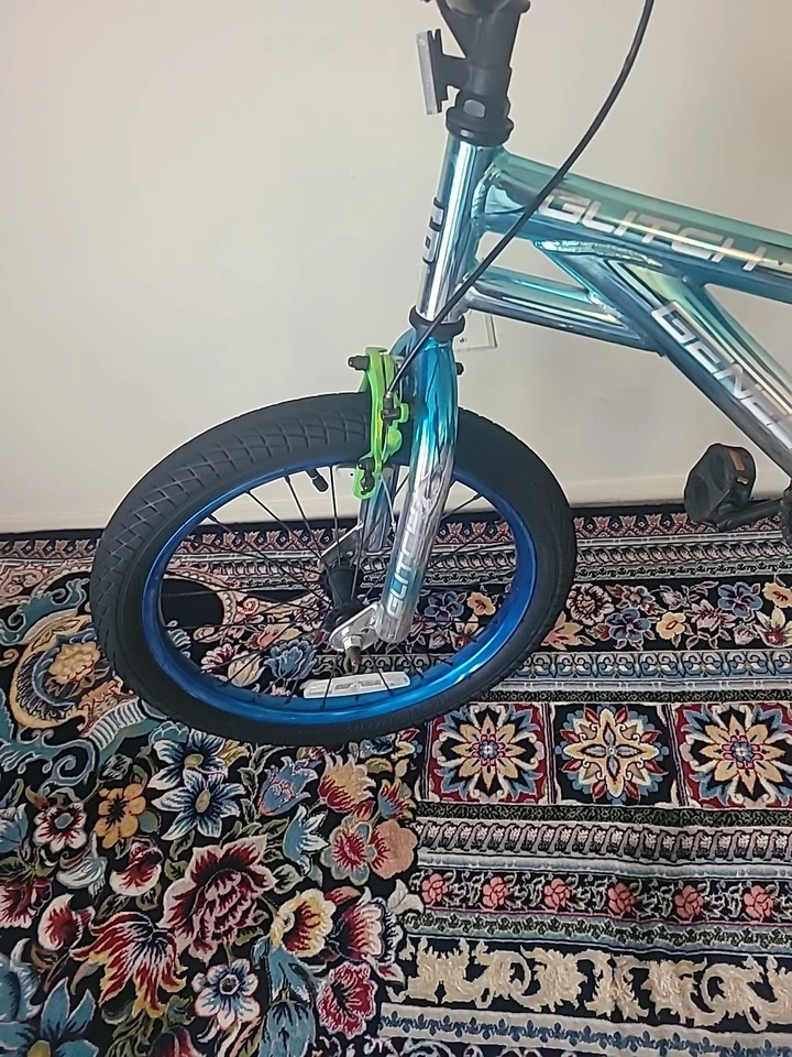 Bicicleta para niños muy rápida fácil de usar y puede hacer trucos con ellas Foto 4 de 4