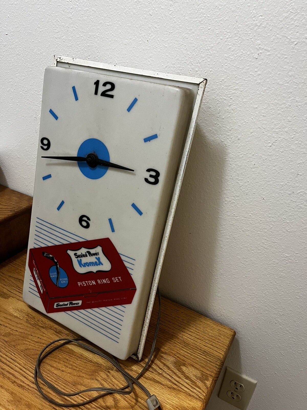 vintage gas station clock Sealed Powered Piston Clock 1950’s/60’s