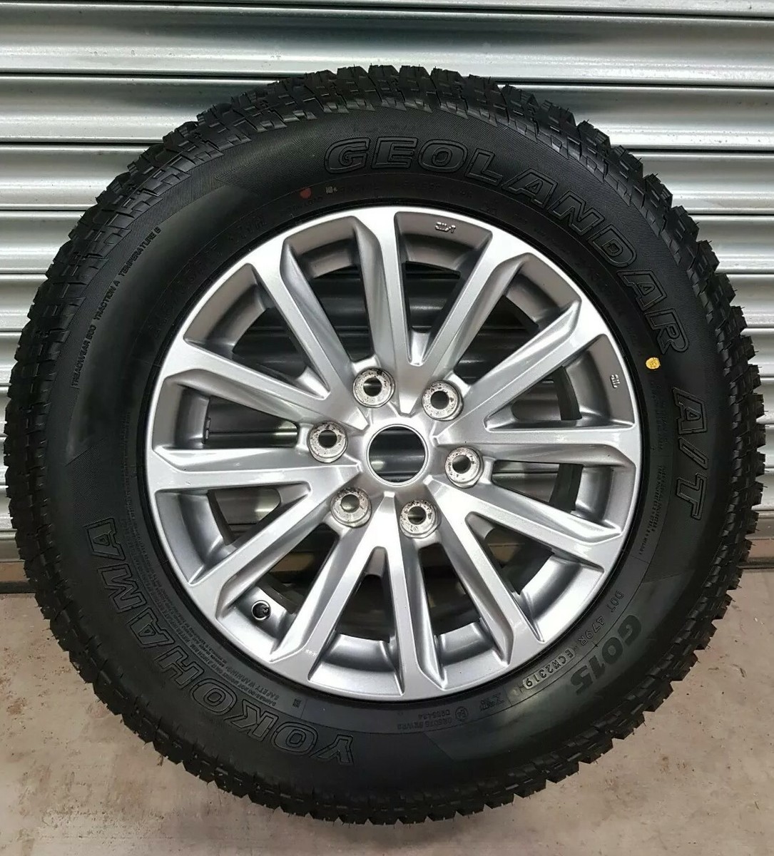 ルミ GENUINE MITSUBISHI L200 17