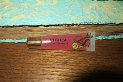 ❤️ Victoria's Secret NEW COLLECTION ❤️ KIWI BLUSH ❤️ Lip Gloss 0.46 oz Full Size - Picture 6 of 6