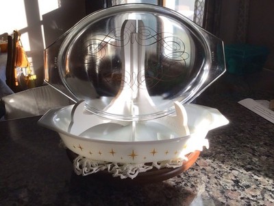 Vintage Pyrex 1.5 qt Constellation Starburst Gold Lid Divided Casserole W/Stand