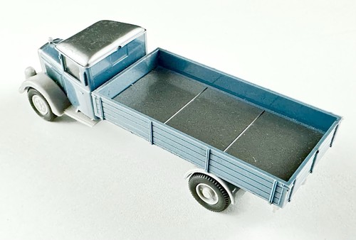 Lot of (3) Wiking 1:87 Scale Henschel & Mercedes Cargo Trucks - Picture 17 of 21