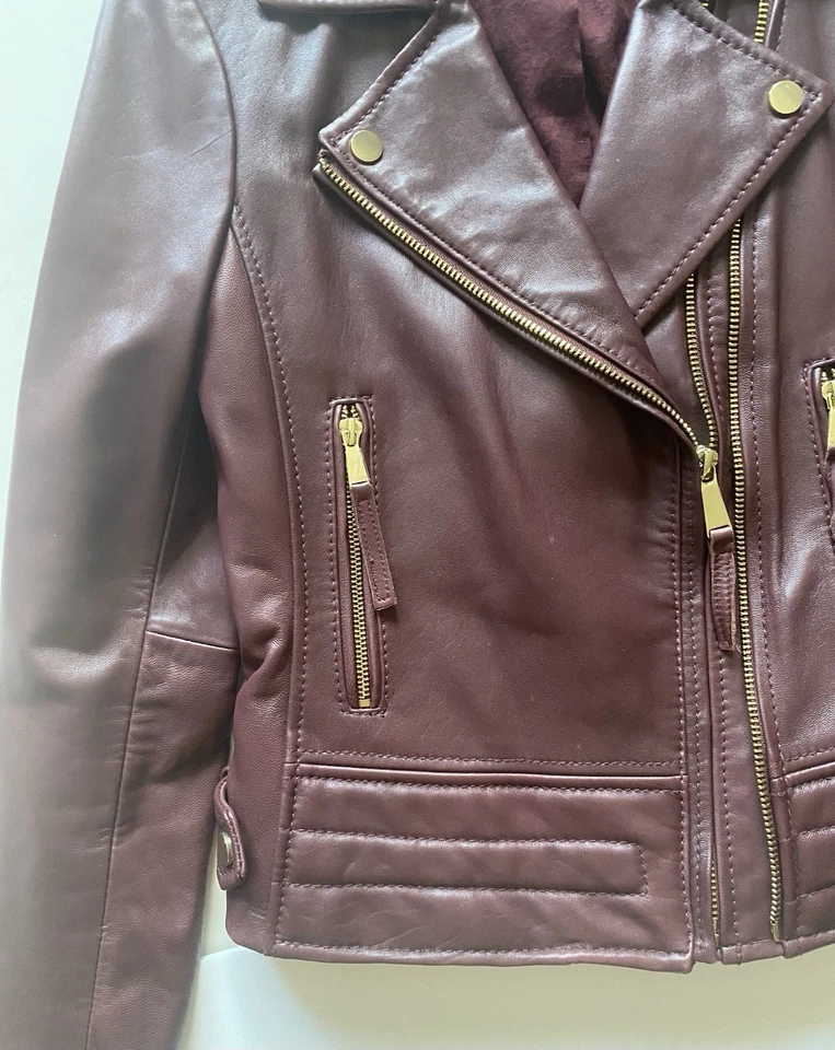 Chaqueta de motociclista Boston Proper de cuero genuino borgoña para mujer XS herrajes dorados Foto 2 de 4
