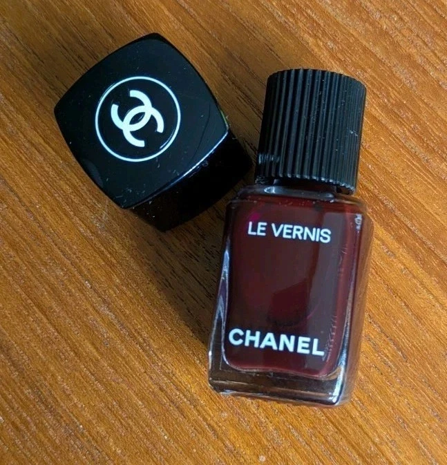 Chanel Le Vernis Longwear Uñas Color 18 Rouge Noir para Mujer, 0.4 Onzas Foto 3 de 4