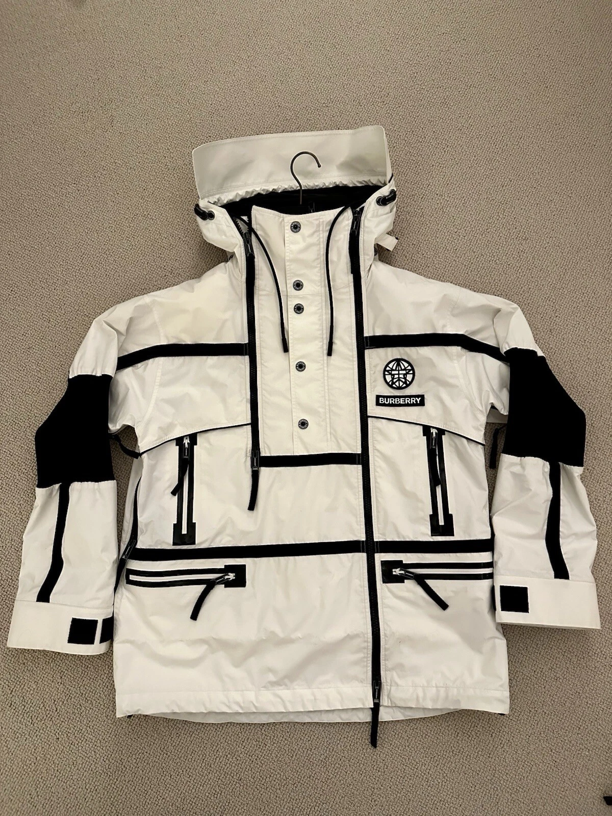 Giacca da pista Burberry Globe grafica nylon ricostruito prezzo consigliato $3190