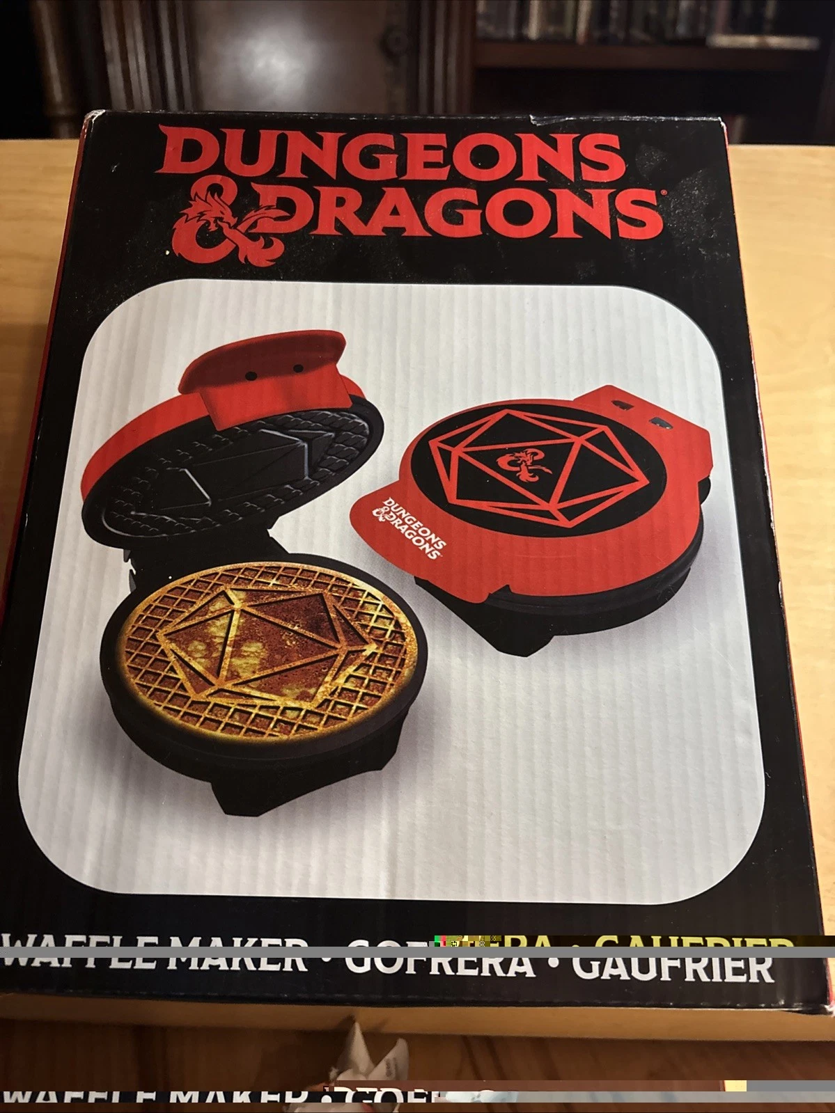Dungeons & Dragons Waffle Maker –D20 Dice Design Official Collectible & Gift NEW