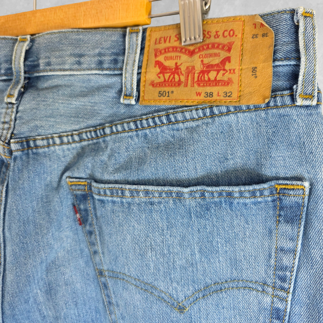 Levi’s 501 Jeans W38 L32 Men’s Blue Straight Fit Denim Button Fly image 3