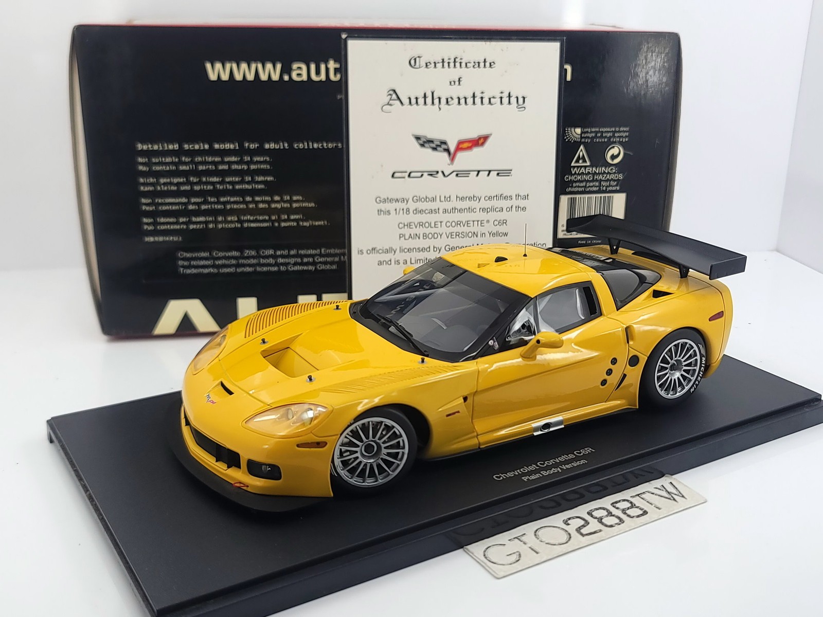 AUTOart Chevrolet Corvette C6R Plain Body Version Yellow 80551