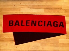 Sciarpa Balenciaga in lana con logo rosso e nero. 