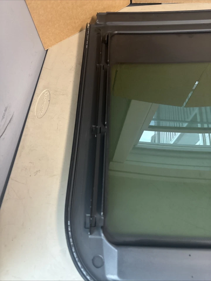 2010 MINI COOPER REAR SUNROOF SUN ROOF GLASS 2751804 — 第 3/4 张图片