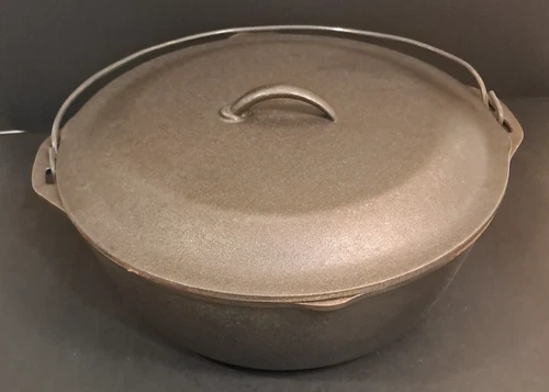 NEW Lodge 10 Qt Cast Iron Dutch Oven w/ Lid Pre-Seasoned Camp Pot 10QT USA Seale