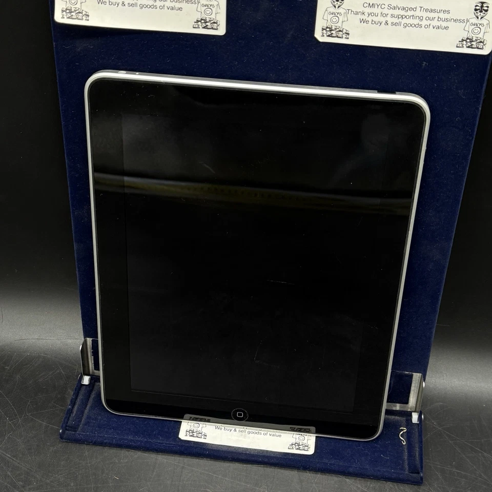 Apple iPad 1 Model: A1219 16GB Tablet Silver Wifi Restore Untested Free Postage - Image 2 of 4